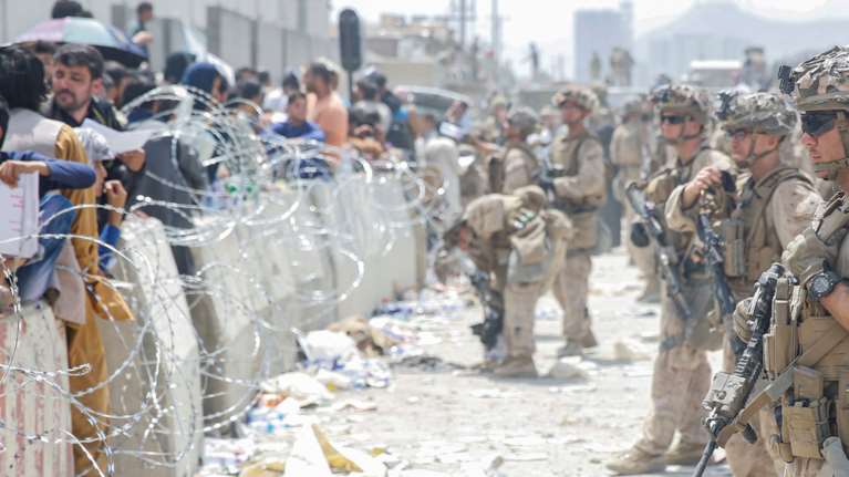 Αφγανιστάν: Πυρά στο αεροδρόμιο της Καμπούλ με έναν νεκρό και 3 τραυματίες - Πάνω από 550.000 εγκατέλειψαν τα σπίτια τους