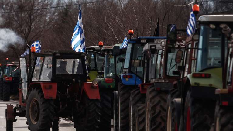 Ανοιχτή σε διάλογο η κυβέρνηση με τους αγρότες: Είμαστε πάντα στη διάθεσή τους, τα μπλόκα δεν εξυπηρετούν ούτε τους ίδιους