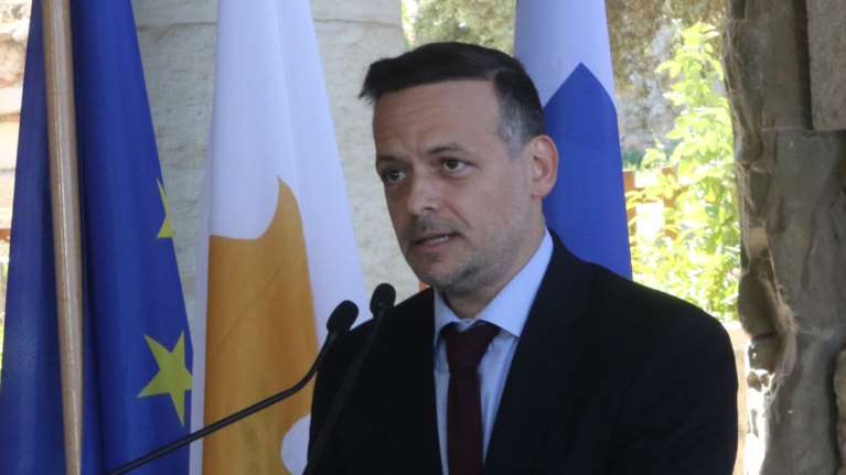 Χάρης Δούκας στον Guardian: Πώς θα επιβιώσει η Αθήνα από το κύμα ακραίου καύσωνα