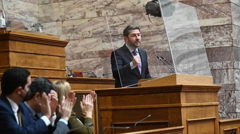 Ανδρουλάκης για Καϊλή: Πρόδωσε τους χιλιάδες ψηφοφόρους της παράταξης και οφείλει να παραδώσει την έδρα της