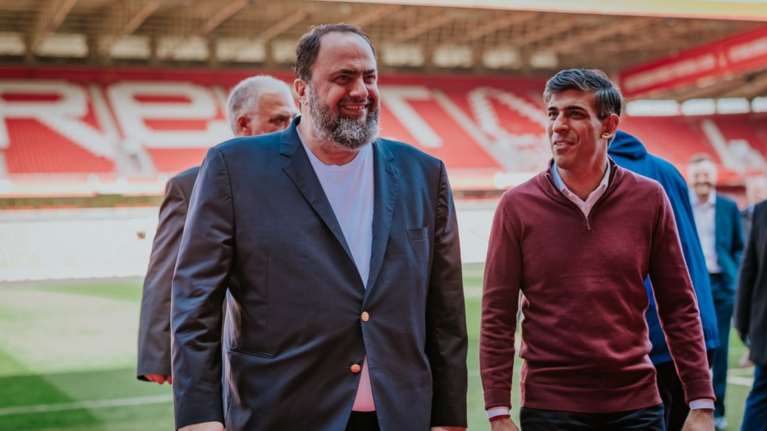 Ο Β. Μαρινάκης υποδέχθηκε τον Ρ. Σούνακ στο γήπεδο της Νότιγχαμ Φόρεστ- Πρωτοβουλία για τον αθλητισμό και την υγεία