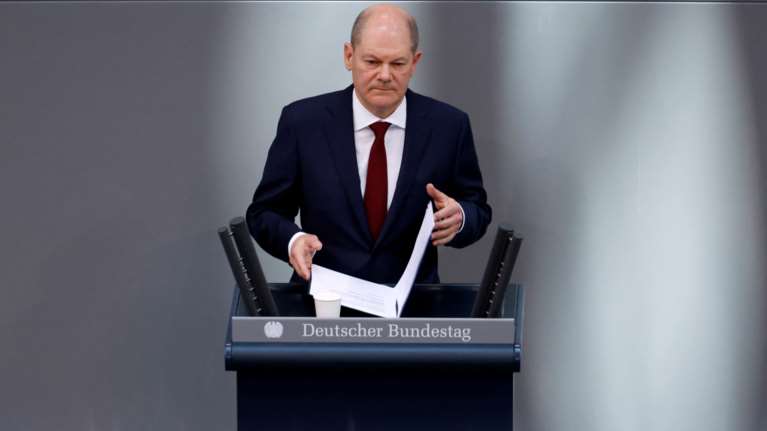 Όλαφ Σολτς: Προειδοποιήσεις για νέες κυρώσεις στη Ρωσία - Εξοπλιστικό πρόγραμμα μαμούθ  100 δισ. ευρώ