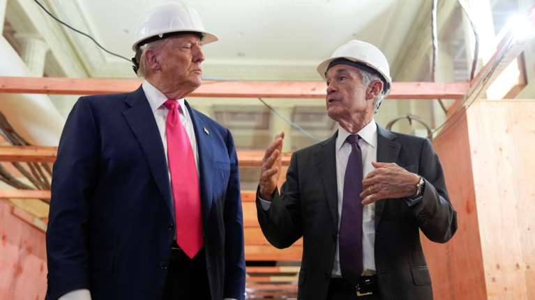 Τραμπ: Το διοικητικό συμβούλιο της Fed πρέπει να αναλάβει τον έλεγχο, αν ο ηλίθιος Πάουελ συνεχίσει να αρνείται μείωση επιτοκίων