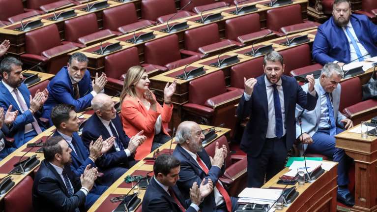 Ο Ανδρουλάκης καταγγέλλει την κυβέρνηση ότι "ξήλωσε" τα μέλη της ΑΔΑΕ μια μέρα πριν συνεδριάσει για τις υποκλοπές