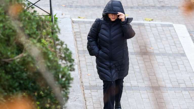 Ο καιρός σήμερα: Υποχωρεί η κακοκαιρία και ανεβαίνει η θερμοκρασία - Πού θα βρέξει