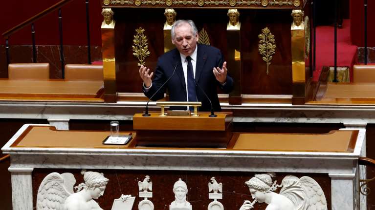 Σοκ στη Γαλλία: Σκάνδαλο σεξουαλικής κακοποίησης σε καθολικό σχολείο - Aντιμέτωπος με έκτη πρόταση μομφής ο Μπαϊρού