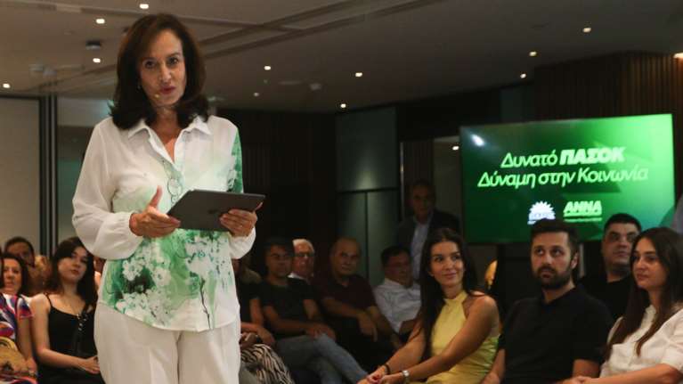 Δεν δίνει &quot;γραμμή&quot; για Ανδρουλάκη ή Δούκα η Άννα Διαμαντοπούλου: &quot;Να ψηφίσουν ότι θέλουν οι πολίτες&quot;