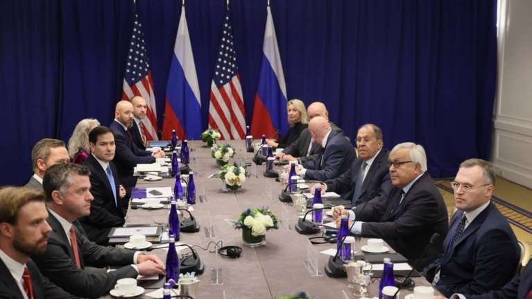 Συνάντηση Ρούμπιο - Λαβρόφ κεκλεισμένων των θυρών: &quot;Σταματήστε το μακελειό στην Ουκρανία&quot;