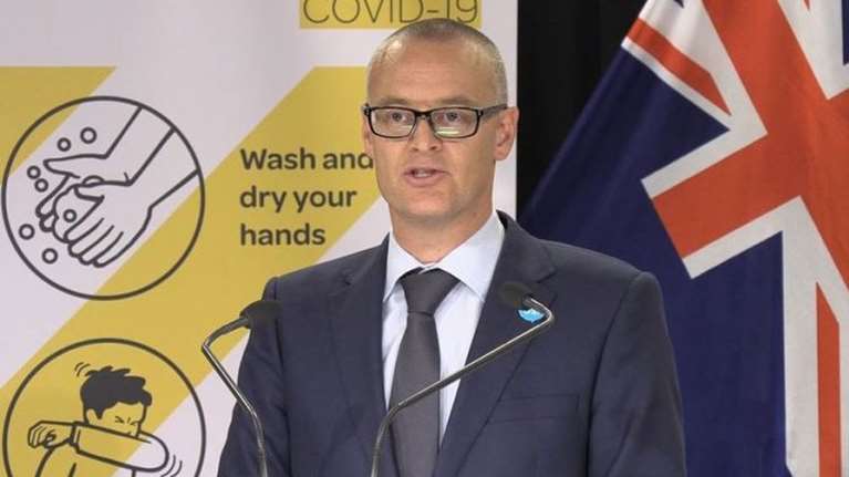 Ο υπουργός Υγείας της Ν. Ζηλανδίας ομολογεί: &quot;Παραβίασα την καραντίνα. Πήγα παραλία με την οικογένειά μου&quot;