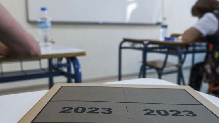 Τα στατιστικά των Πανελληνίων 2023: Μεγάλα τα ποσοστά κάτω από τη βάση αλλά καλύτερες επιδόσεις σε σχέση με πέρυσι