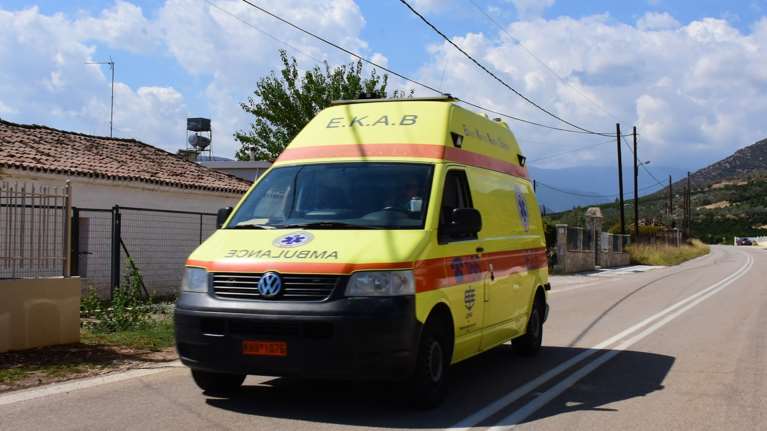 Θήβα: Πατέρας τραυμάτισε το μωρό του ενώ χτυπούσε τη σύζυγο - Στο &quot;Παίδων&quot; το δέκα μηνών βρέφος