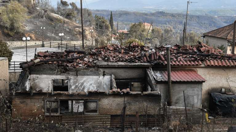 Μέτρα για τους πυρόπληκτους σε τρεις φάσεις: Αυτό είναι το πλήρες χρονοδιάγραμμα των αποζημιώσεων