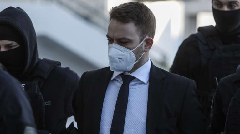 Στο δικαστήριο ο Μπάμπης Αναγνωστόπουλος - Ξεκινά η δίκη για τη δολοφονία της Καρολάιν [βίντεο]