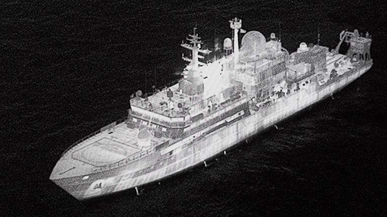 Συναγερμός για ύποπτο ρωσικό πλοίο που κινείται στο όριο των βρετανικών χωρικών υδάτων: &quot;Είναι κατασκοπευτικό&quot;