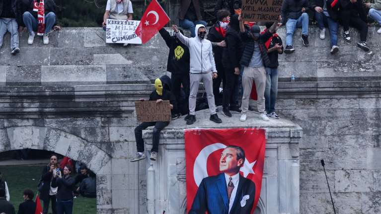 Πρώτο μήνυμα Ιμάμογλου από τη φυλακή: Φτάνει πια Ερντογάν – Στις προεδρικές έρχεται αξέχαστο χαστούκι