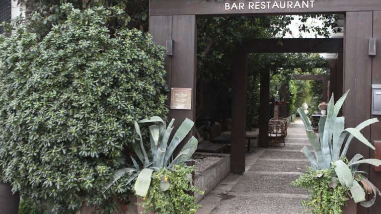 Πού οφείλεται η έκρηξη στο γνωστό εστιατόριο στο Χαλάνδρι - Στο νοσοκομείο οι δύο τραυματίες, συνελήφθη η υπεύθυνη