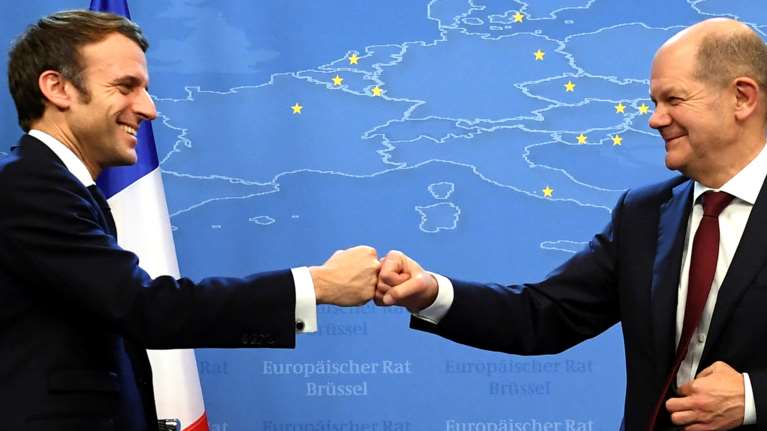 Συμφωνία Μακρόν - Σολτς μετά τον εκβιασμό Πούτιν: Θα ανταλλάζουν φυσικό αέριο και ηλεκτρικό ρεύμα, αν χρειαστεί