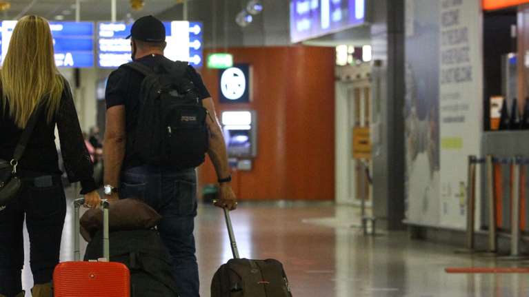 Κορονοϊός: Σε καραντίνα 7 ημερών όλοι οι ταξιδιώτες από τη Μεγάλη Βρετανία