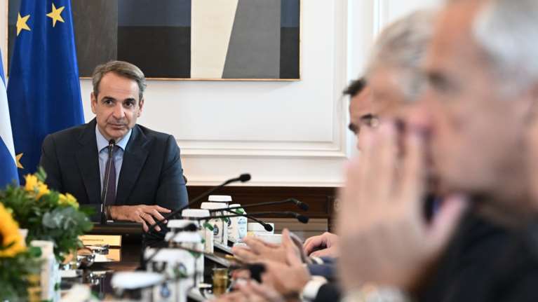 Ανατροπή: Την ερχόμενη εβδομάδα ανοίγει το θέμα με τα ομόφυλα ζευγάρια - Κομματική πειθαρχία για τους υπουργούς