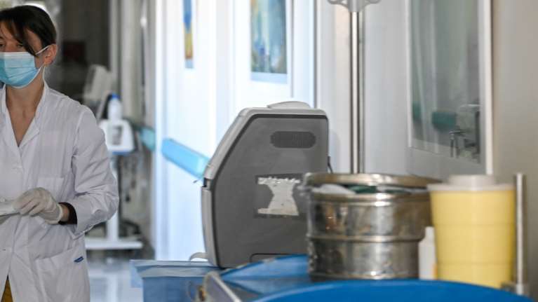 Τι σημαίνει με παραδείγματα η αύξηση 20% στις εφημερίες για τους γιατρούς: Ποιες οι καθαρές αποδοχές