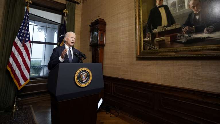 Ψυχροπολεμικό κλίμα: Ο Μπάιντεν επιβάλλει οικονομικές κυρώσεις στη Ρωσία και απελαύνει 10 διπλωμάτες της Μόσχας