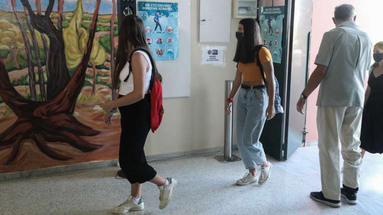 &quot;Στον αέρα&quot; το άνοιγμα γυμνασίων και λυκείων - Σκέψεις για επαναφορά του click away