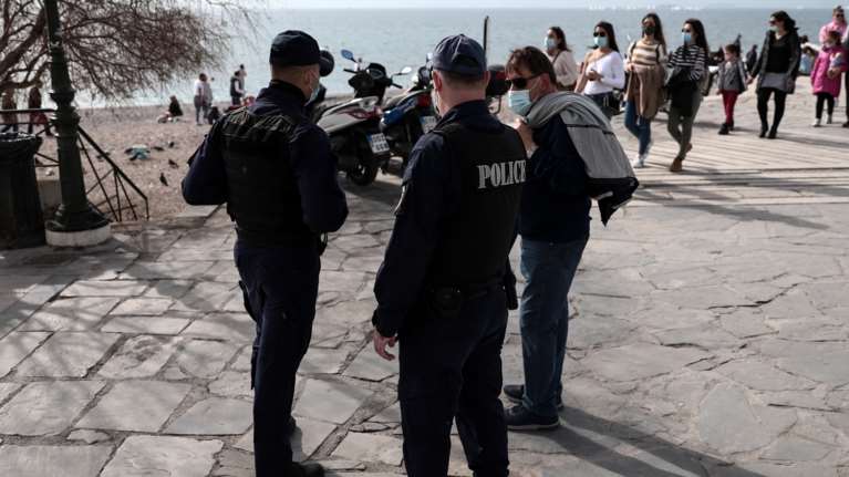 Κορονοϊός: Καταιγισμός παραβάσεων σε όλη την Ελλάδα - Πρόστιμα σε ιερείς, καφετέριες, σπίτια, γυμναστήρια και οίκους ανοχής