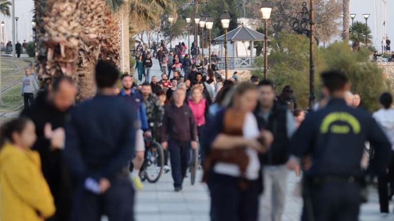&quot;Πυρετός&quot; συσκέψεων: Πώς θα γίνει η άρση των μέτρων - Το &quot;αγκάθι&quot; των σχολείων