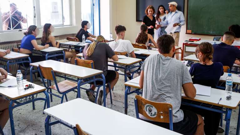 Πανελλήνιες 2024: Οι πρώτες εκτιμήσεις για τις βάσεις - Ποιες σχολές θα πέσουν, ποιες θα μείνουν σχεδόν στα ίδια επίπεδα