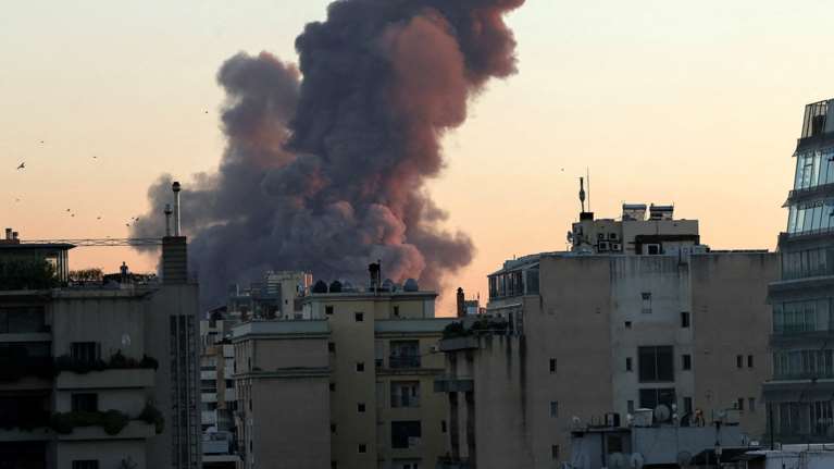 Ένας χρόνος από την 7η Οκτωβρίου: Το Ισραήλ βομβαρδίζει τη Βηρυτό - Απάντηση Χεζμπολάχ με ρουκέτες στη Χάιφα