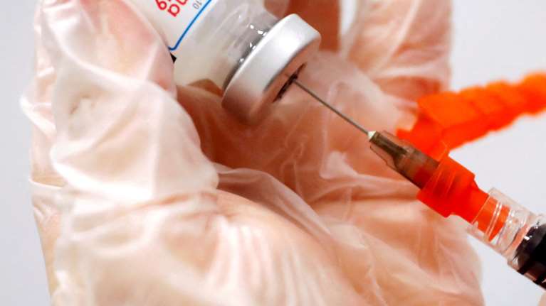 Ηλίας Μόσιαλος: Ποια είναι τα νέα εμβόλια για τις παραλλαγές του κορονοϊού που έρχονται από τον Οκτώβρη