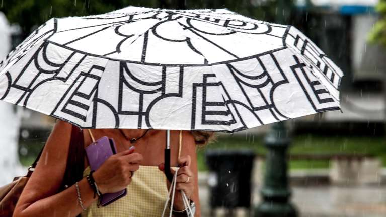 Μαρουσάκης - Αρνιακός: Αλλαγή σκηνικού με &quot;βουτιά&quot; της θερμοκρασίας από το Σάββατο - Βροχές και ισχυρές καταιγίδες