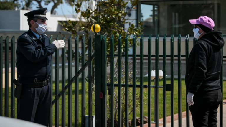 Επί ποδός η αστυνομία για αποφυγή πασχαλινού συνωστισμού - Περιπολίες σε Βαρβάκειο, εκκλησίες, γειτονιές