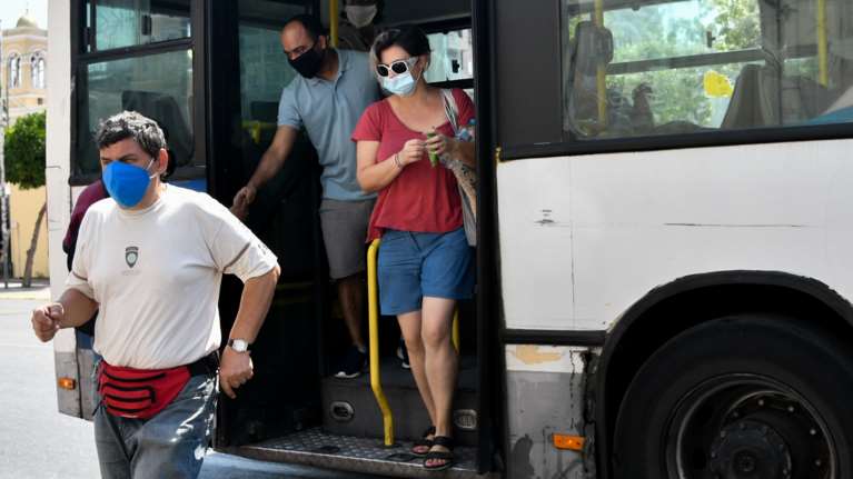 Κορονοϊός: Επικίνδυνο &quot;άλμα&quot; με 153 νέα κρούσματα