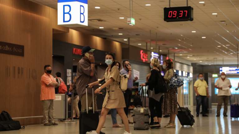 Κορονοϊός: Αρνητικά τα πρώτα αποτελέσματα των τεστ που έγιναν σε τουρίστες στα αεροδρόμια