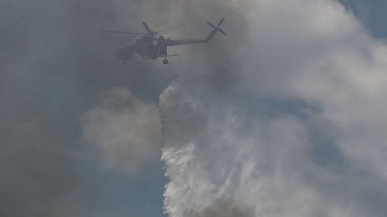Μεγάλη φωτιά στη Νέα Πέραμο: Μήνυμα του 112 για εκκένωση προς Μέγαρα - Άνοιξε η εθνική οδός