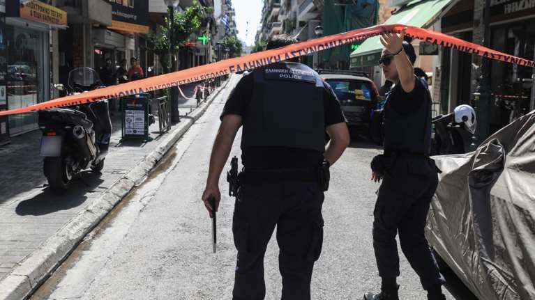 Πειραιάς: &quot;Είχαμε χρόνια προστριβές, έκλειναν τους δρόμους&quot; - Τα πρώτα λόγια του 68χρονου φονιά- Παράνομη η καραμπίνα