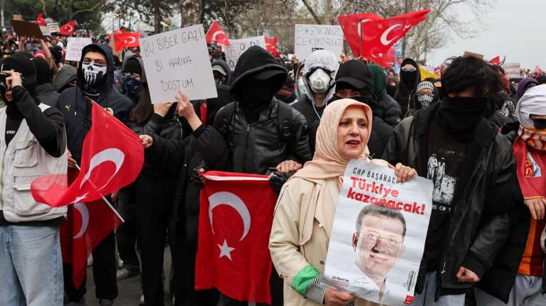 Τουρκία: &quot;20 εκατ. ψήφισαν Ιμάμογλου&quot; - Τεράστιες διαδηλώσεις για τον προφυλακισμένο δήμαρχο της Κωνσταντινούπολης