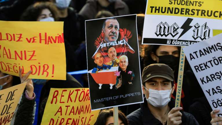 Παραλήρημα Ερντογάν: Έργο &quot;τρομοκρατών&quot; οι φοιτητικές διαδηλώσεις στην Κωνσταντινούπολη