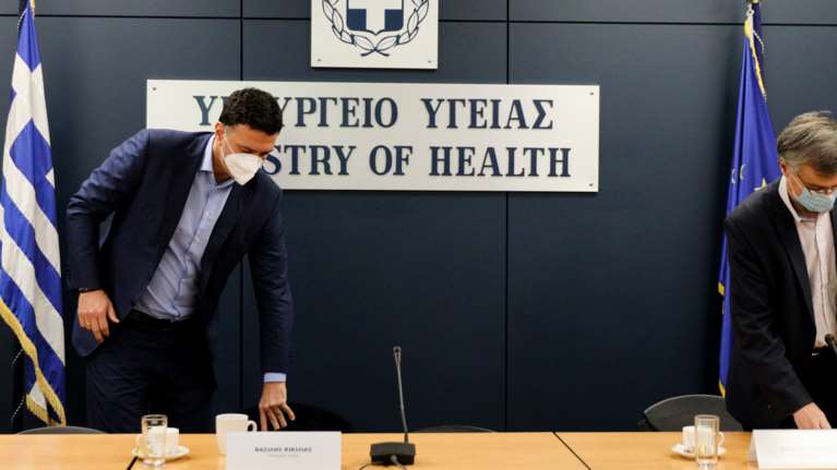Μετάλλαξη κορονοϊού: Έκτακτη σύσκεψη στο υπουργείο Υγείας με Κικίλια και Τσιόδρα