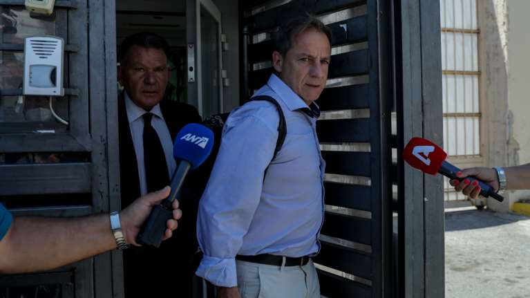 Αποφυλακίστηκε ο Δημήτρης Λιγνάδης: Τόσο καιρό άλλοι έπαιζαν μπάλα, τώρα θα μιλήσω - Στο τέλος θα δικαιωθώ [Βίντεο]