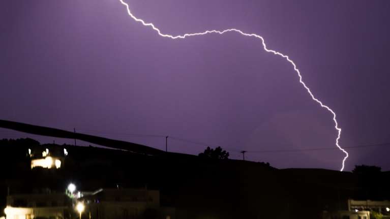 Μήνυμα 112 στη Δυτ. Ελλάδα για την κακοκαιρία Bogdan: "Αποφύγετε τις άσκοπες μετακινήσεις" - Πού κλείνουν τα σχολεία