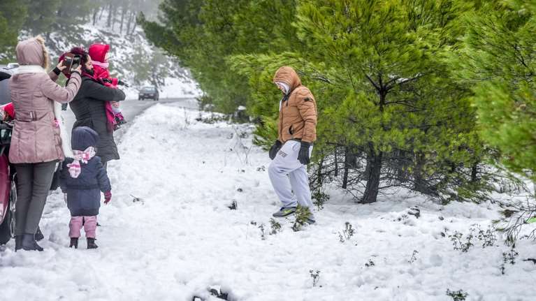 Καταιγίδες και χιονοπτώσεις με θυελλώδεις ανέμους έως και την Τρίτη - Νέο έκτακτο δελτίο της ΕΜΥ