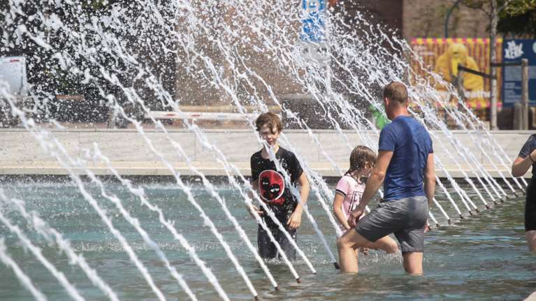 Καύσωνας με θερμοκρασίες μέχρι 39 βαθμούς - Ενισχύονται οι άνεμοι στο Αιγαίο