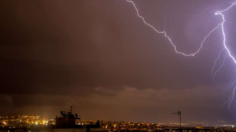Κακοκαιρία: Ένας κεραυνός κάθε 2 δευτερόλεπτα έπεφτε σήμερα στη χώρα - Πάνω από 15.000 μέσα σε λίγες ώρες [Live οι εξελίξεις]