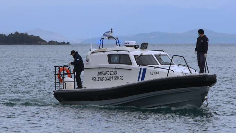 Ο λιμενικός που συνελήφθη για ασέλγεια σε ανήλικους είχε πάρει &quot;φακελάκι&quot; 5.000 ευρώ για να μην κάνει έλεγχο σε πλοίο