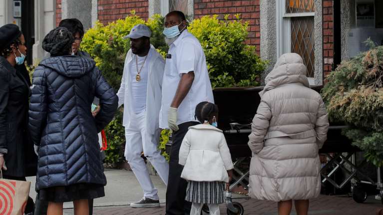 Κορονοϊός στις ΗΠΑ: Δεύτερη ημέρα με ρεκόρ 2.000 νέων θανάτων