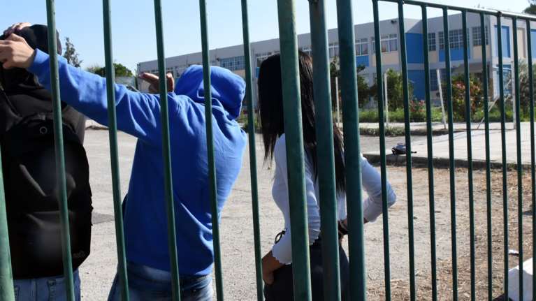 Από τα θρανία στο έγκλημα: Διπλασιάστηκαν οι συμμορίες ανηλίκων σε έναν χρόνο - Σχεδόν 2 παιδιά θύματα επίθεσης κάθε μέρα