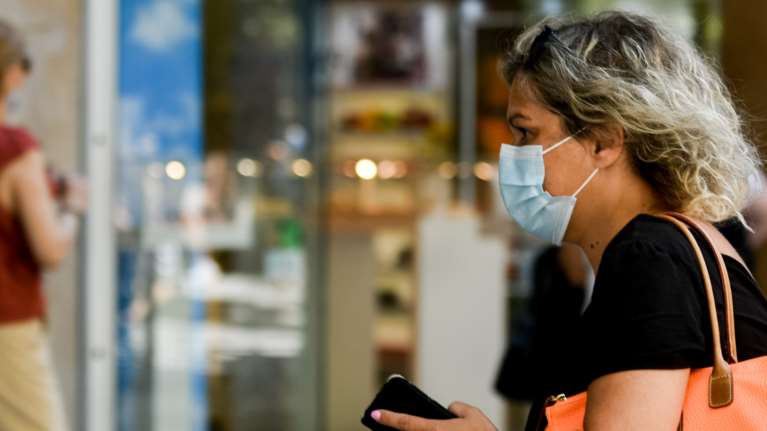 Μάσκα παντού: Σε αυτές τις επιχειρήσεις είναι πλέον υποχρεωτική - Τα πρόστιμα