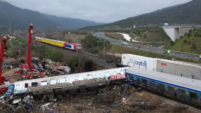 Τέμπη: Δύο χρόνια μετά εμφανίστηκαν τρία βίντεο με το εμπορικό τρένο - &quot;Μόνο λαμαρίνες φαίνονται, τίποτα άλλο&quot; - Τα καυτά ερωτήματα